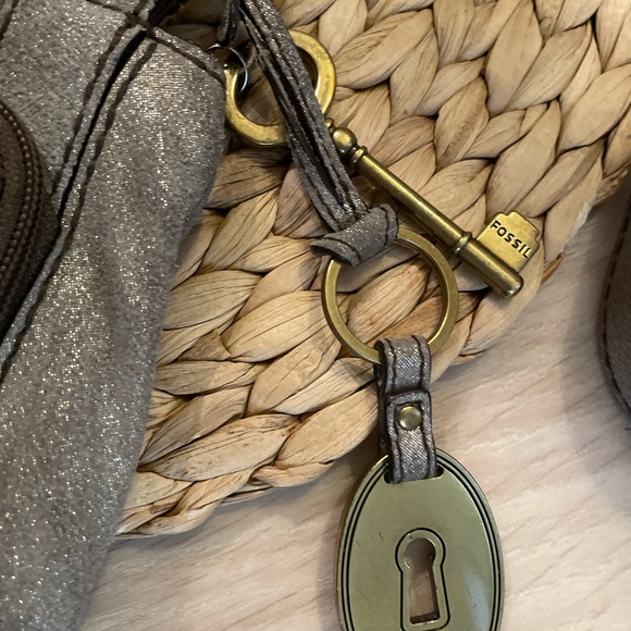 Vintage leather Fossil purse - Picture 3 of 11